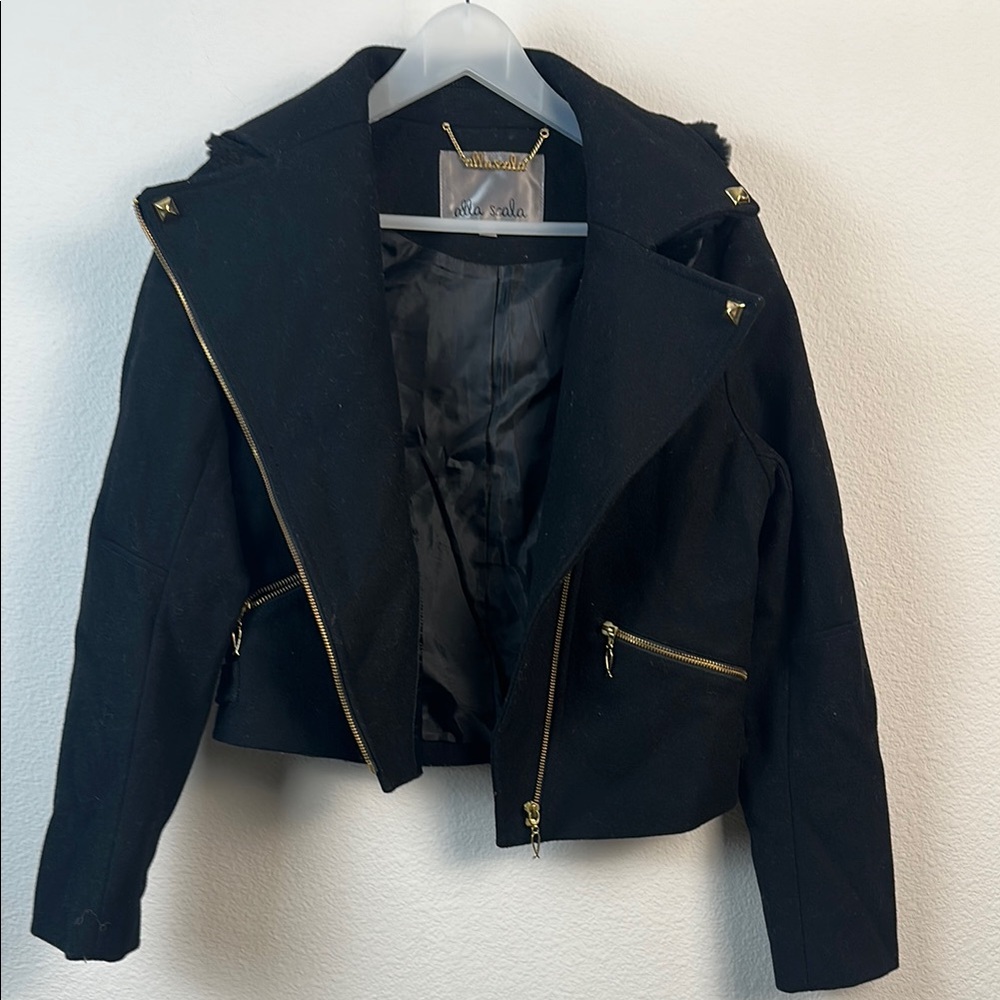 Black and Gold Blazer with Tailored Silhouette